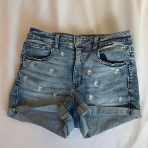 Hi-Rise Shorts with embroidered daisies. Size US 6, American eagle